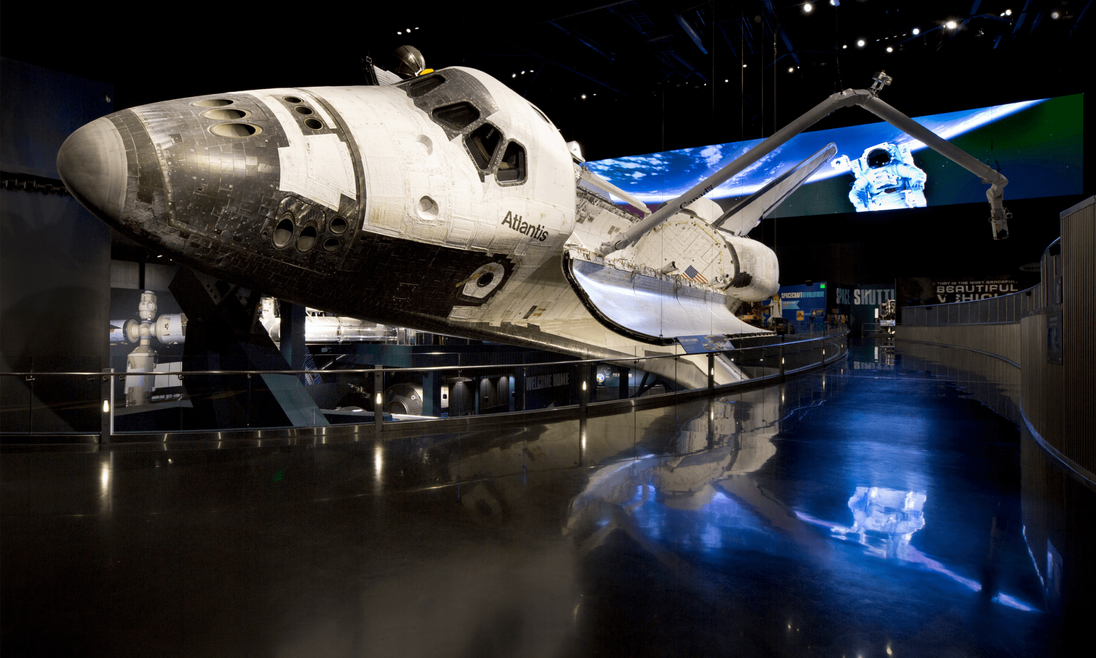 Ônibus espacial Atlantis em exposição no Kennedy Space Center Visitor Complex, na Flórida.