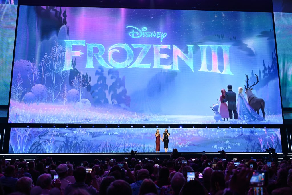 Frozen 3 encerrou o Disney Entertainment Showcase com novas músicas e imagens da próxima aventura de Anna e Elsa.