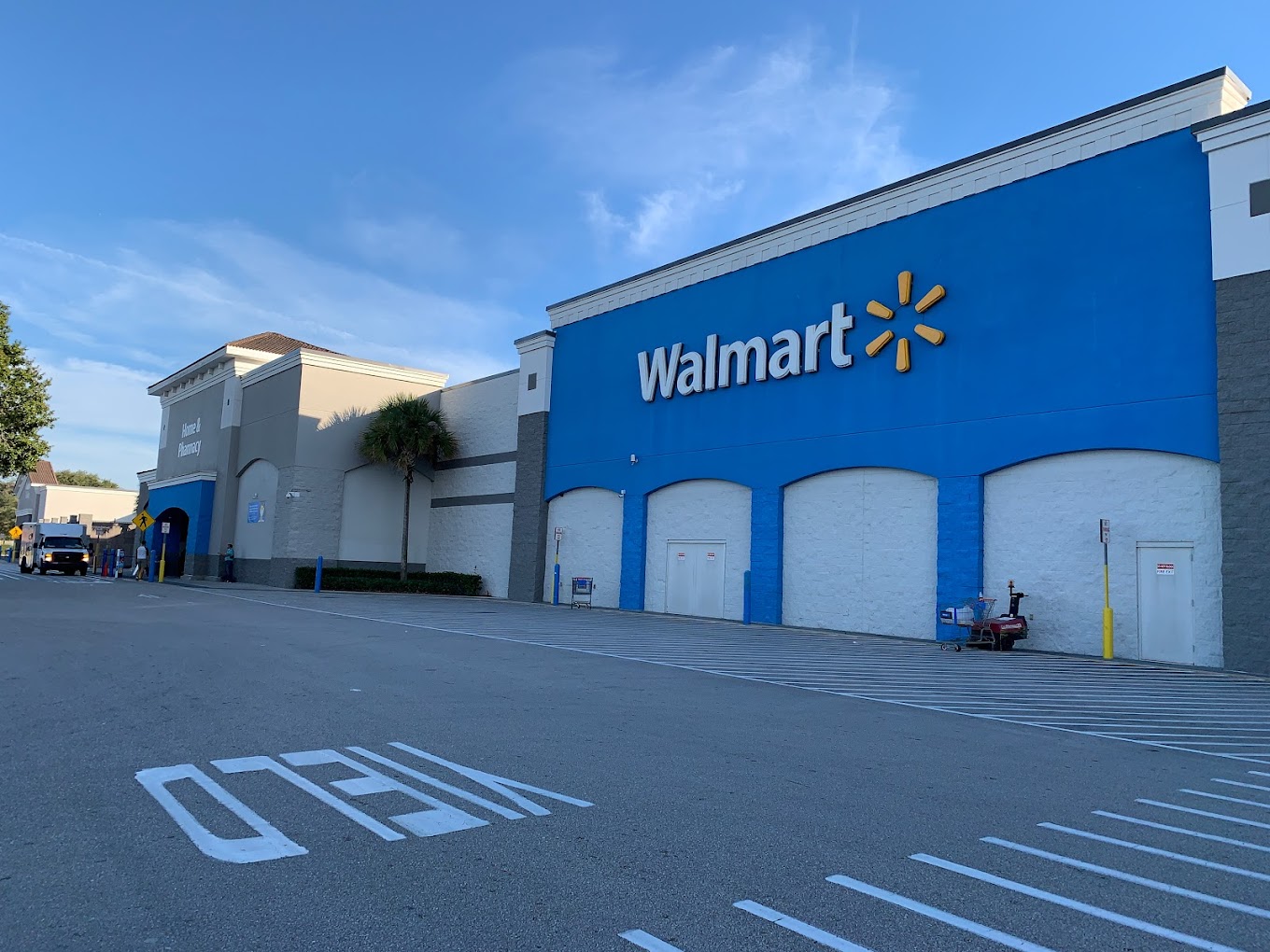 Fachada de uma unidade Walmart, Walmart Supercenter da Vineland Road, em Kissimmee